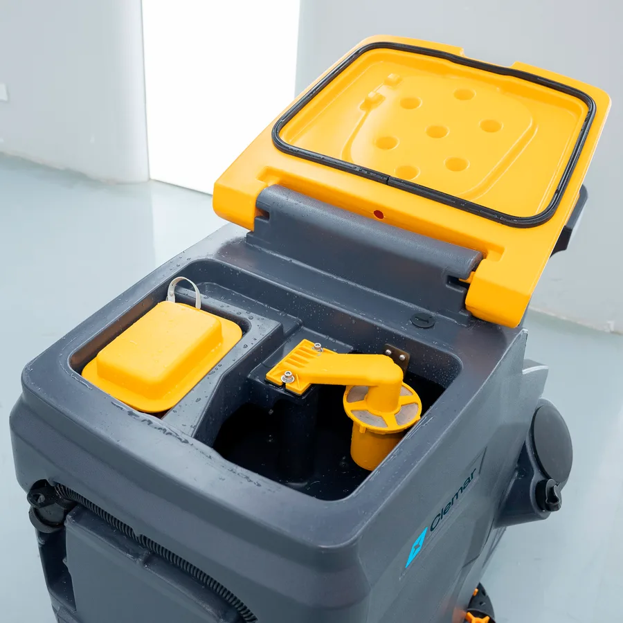 Clemar K70 — professional, o‘tiruvchi joyli pol yuvish mashinasi